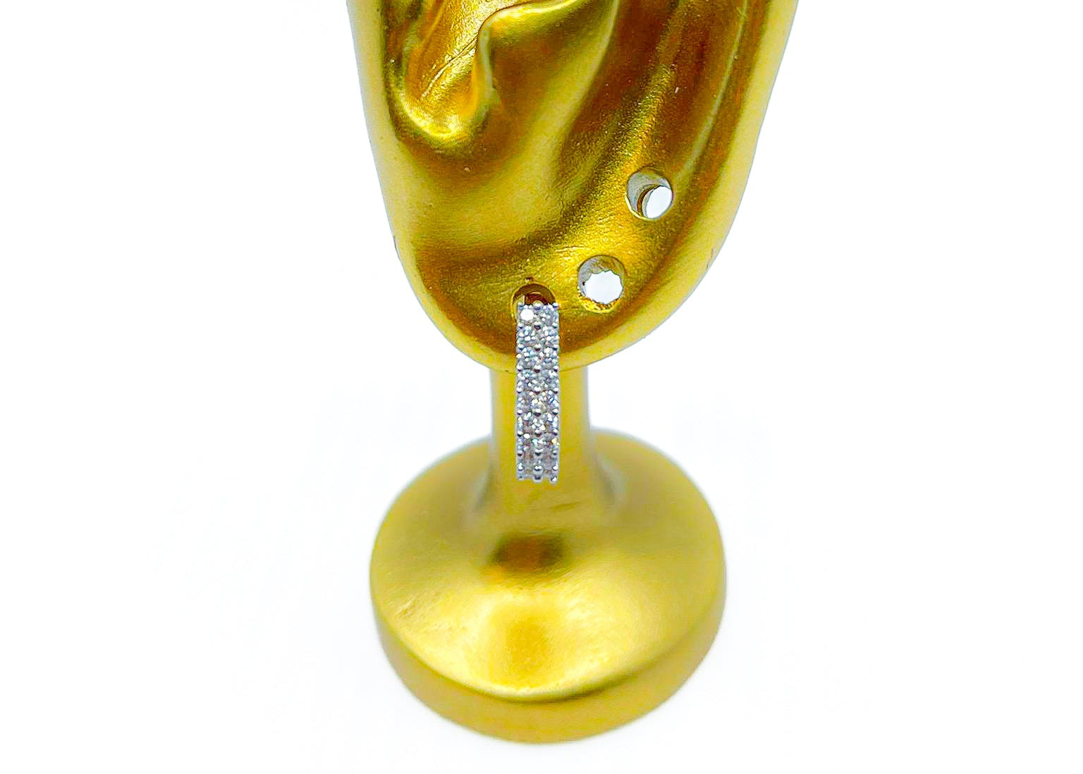 Glow Essence Earrings – 18k Gold, 0.39 Carat Diamond