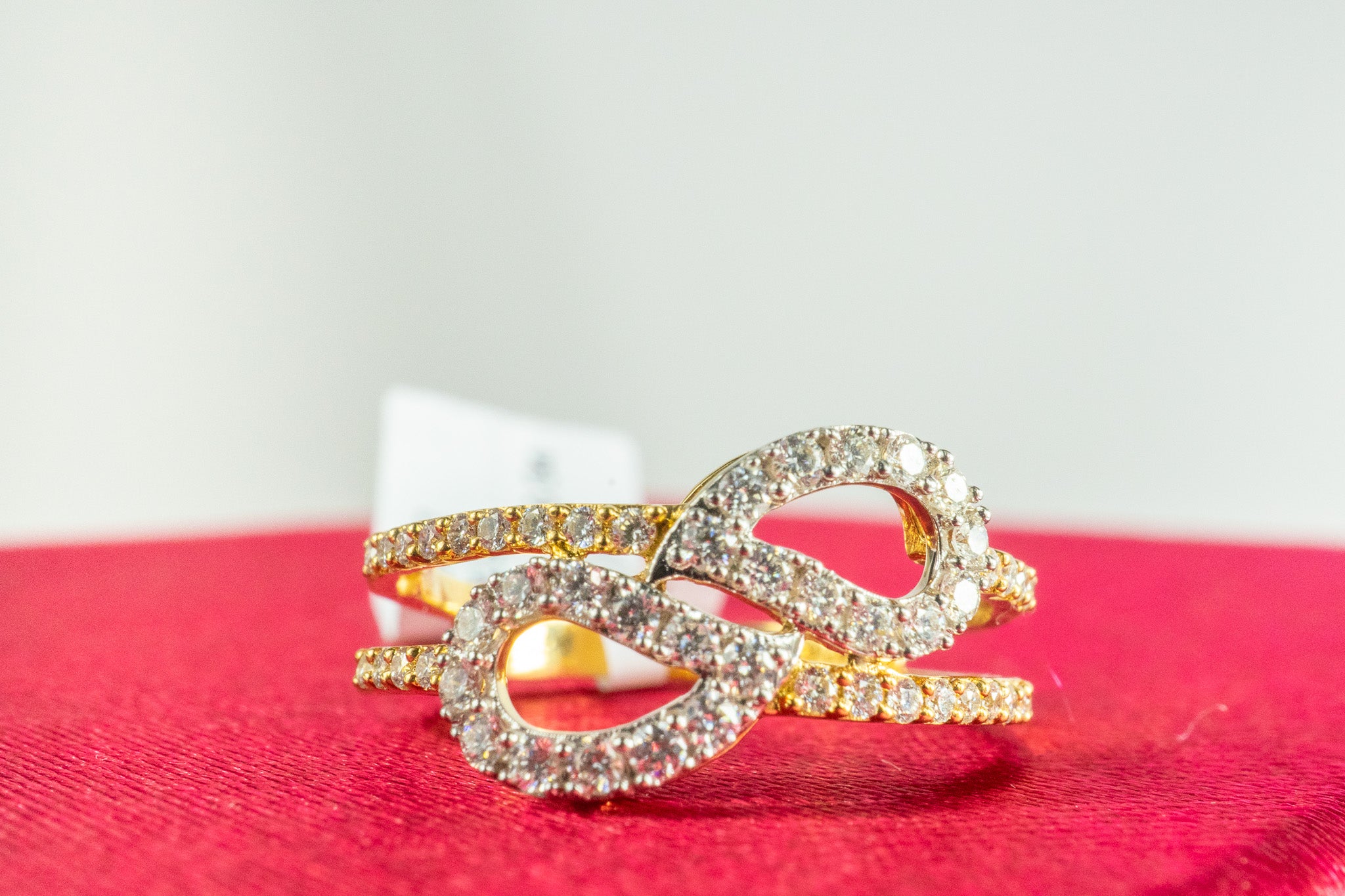 Dusky Flame Ring – 18k Gold, 0.34 Carat Diamond