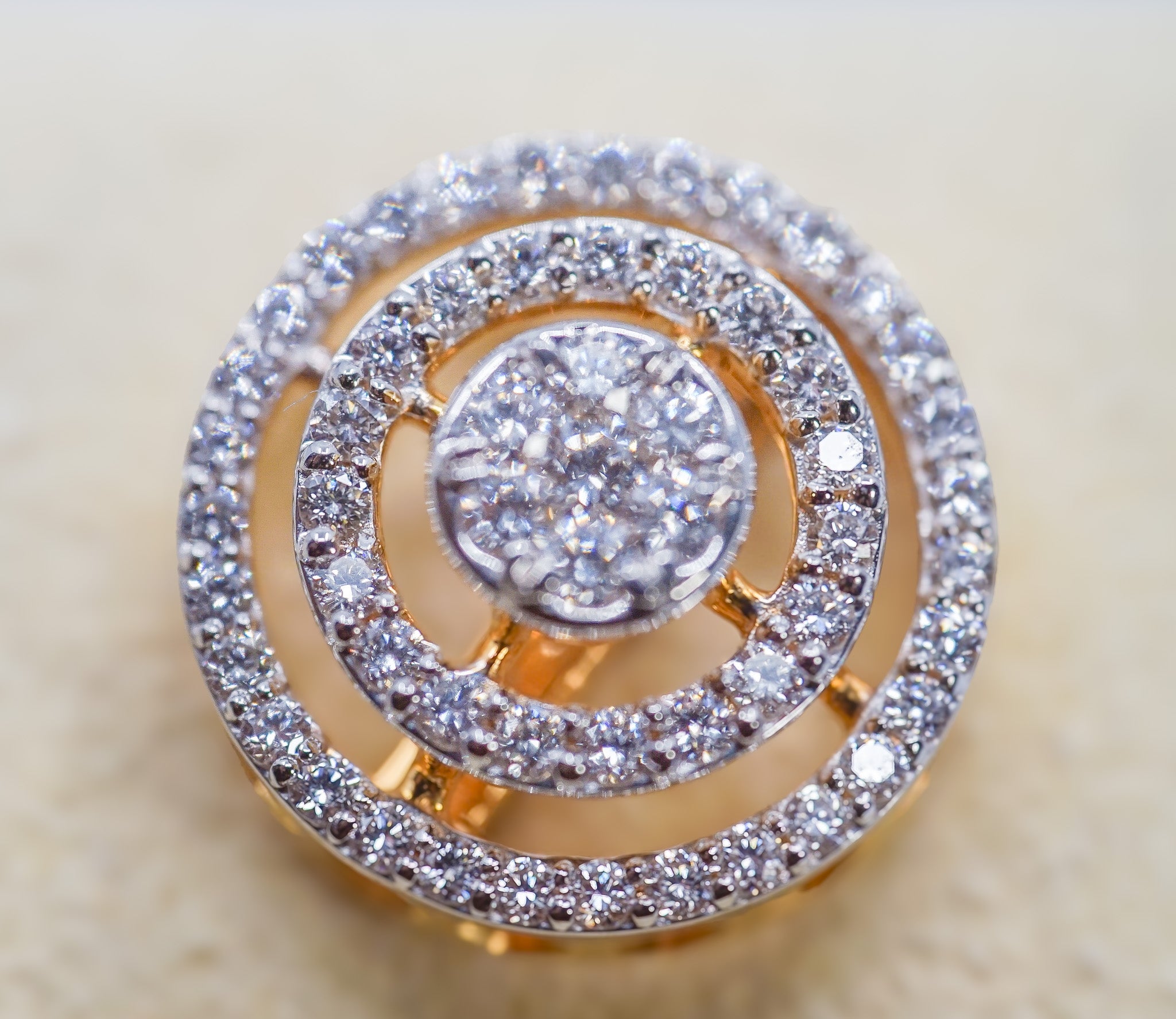 Sunbeam Touch Earrings – 18k Gold, 0.64 Carat Diamond