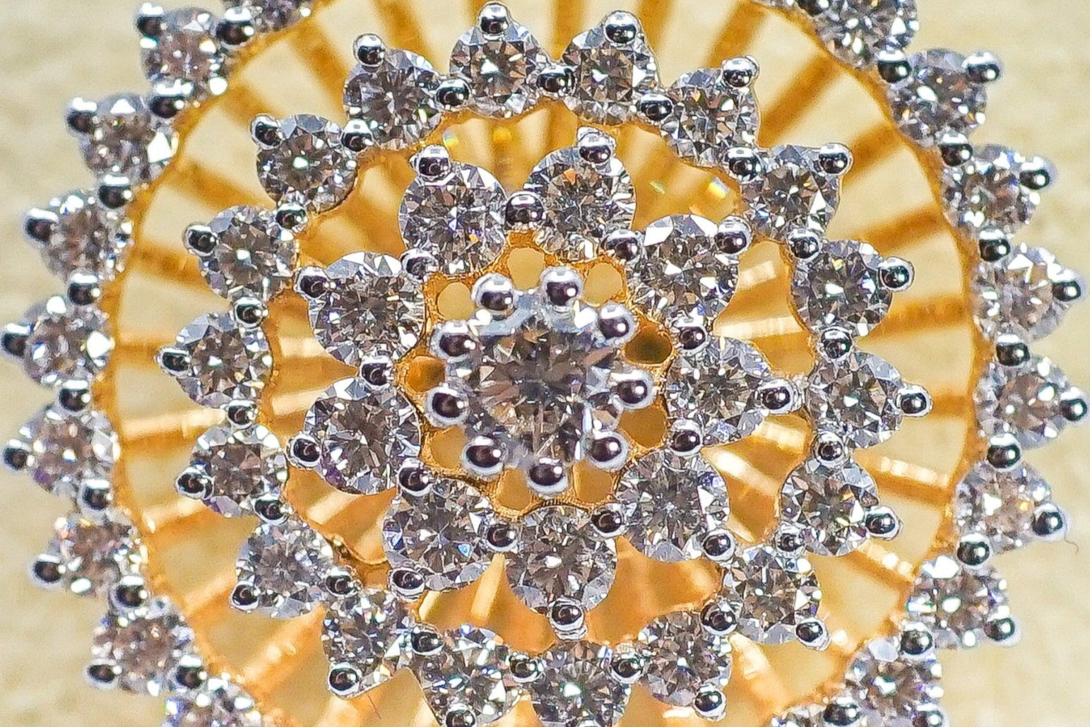 Heavenly Spark Earrings – 18k Gold, 1.85 Carat Diamond