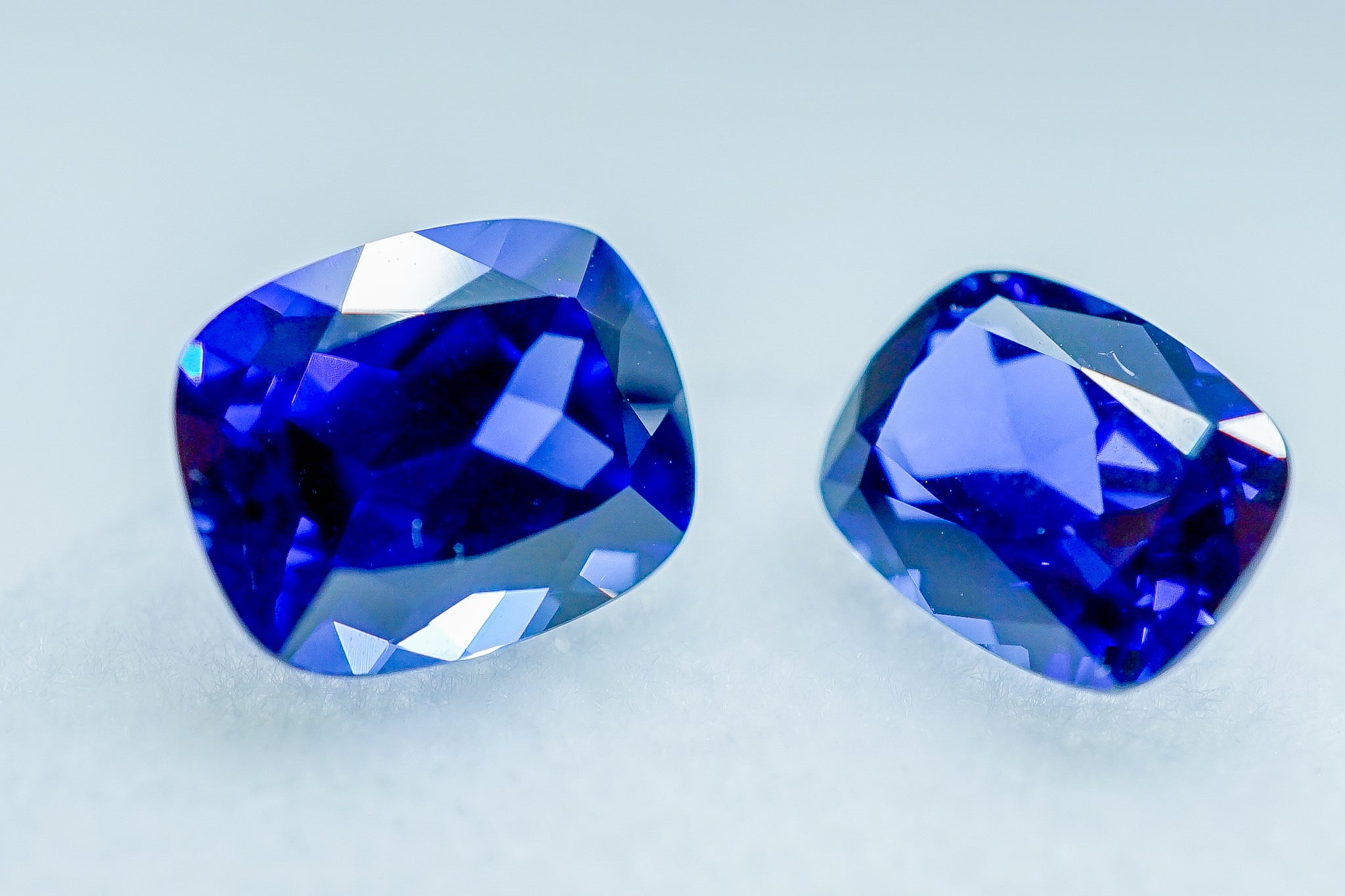 2 Blue Sapphire 1.37 g