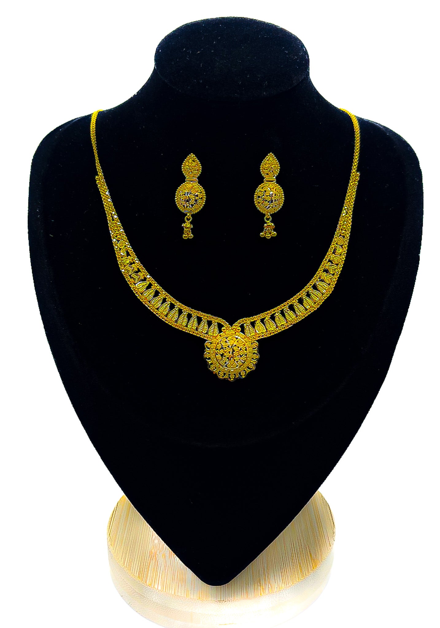 22k Gold Necklace w/ Earing set 17.3 g