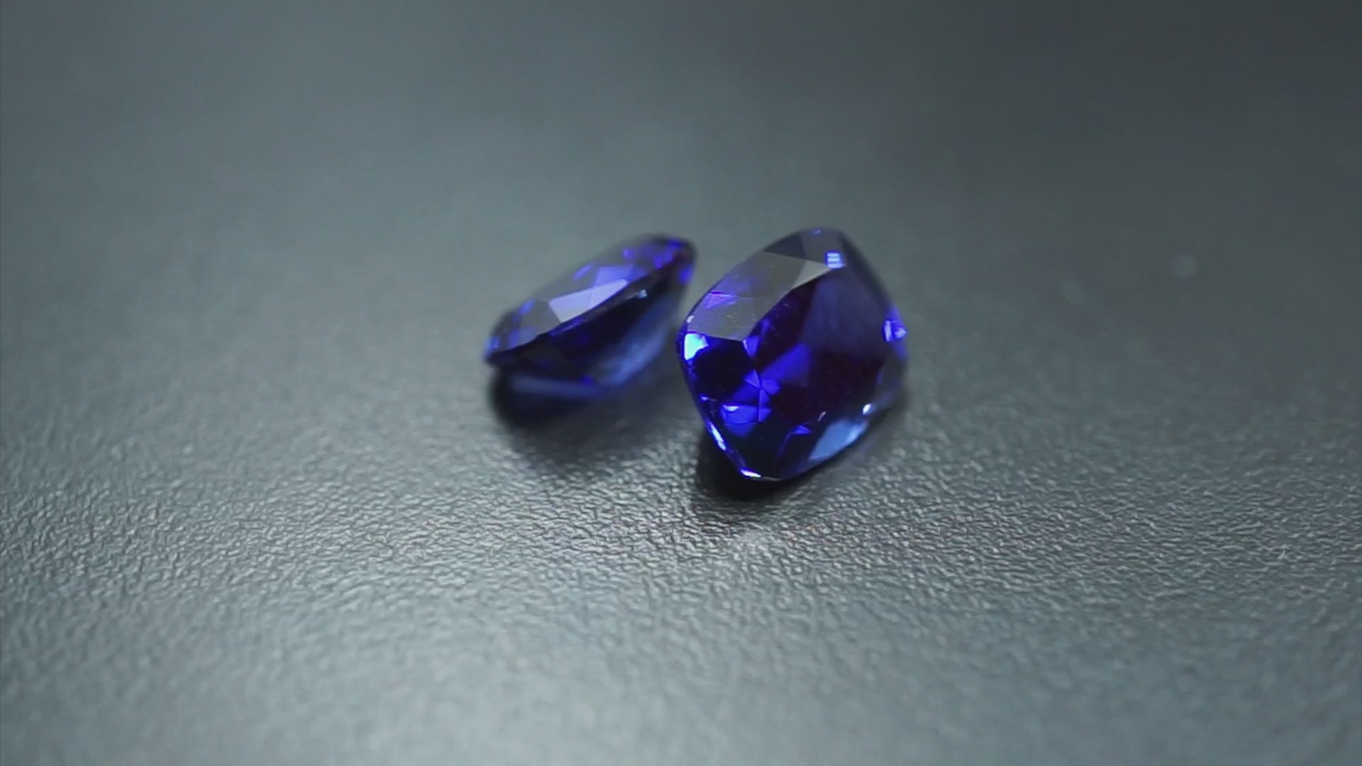 2 Blue Sapphire 1.37 g