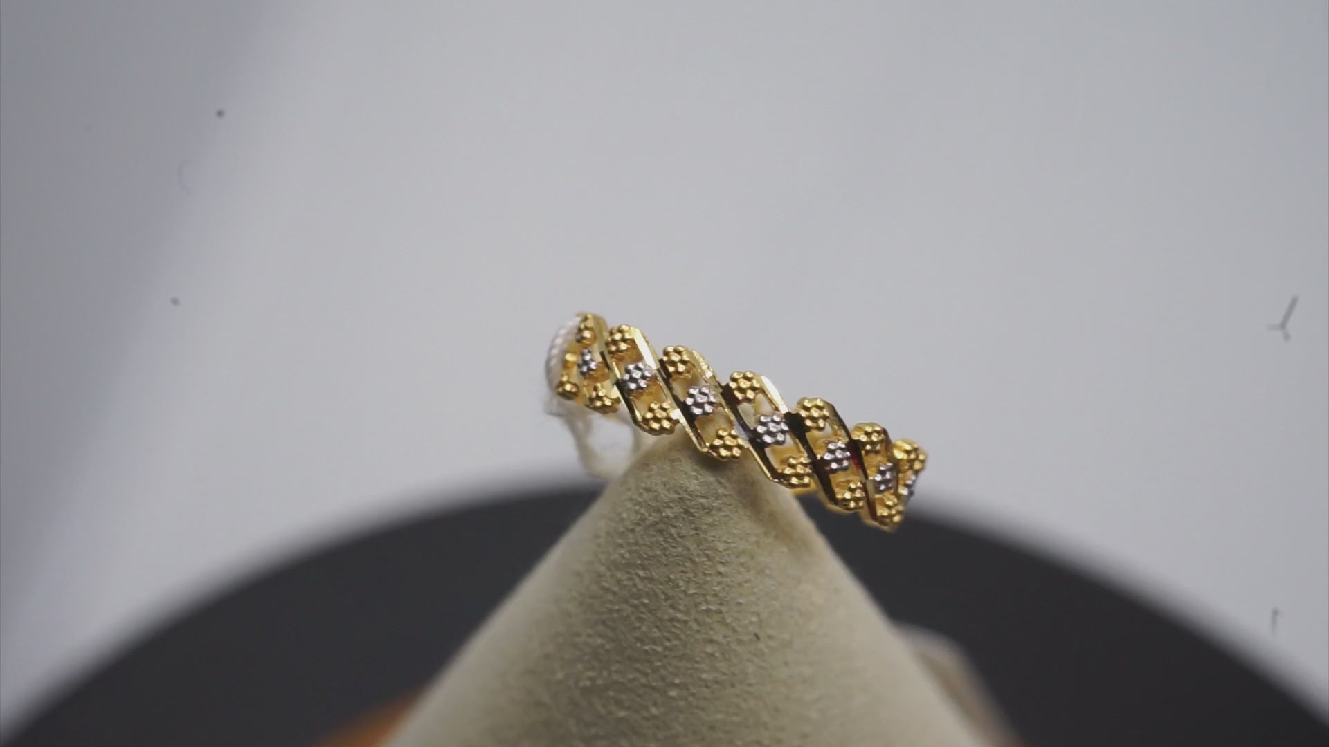 22k Gold Ring 2.74 g