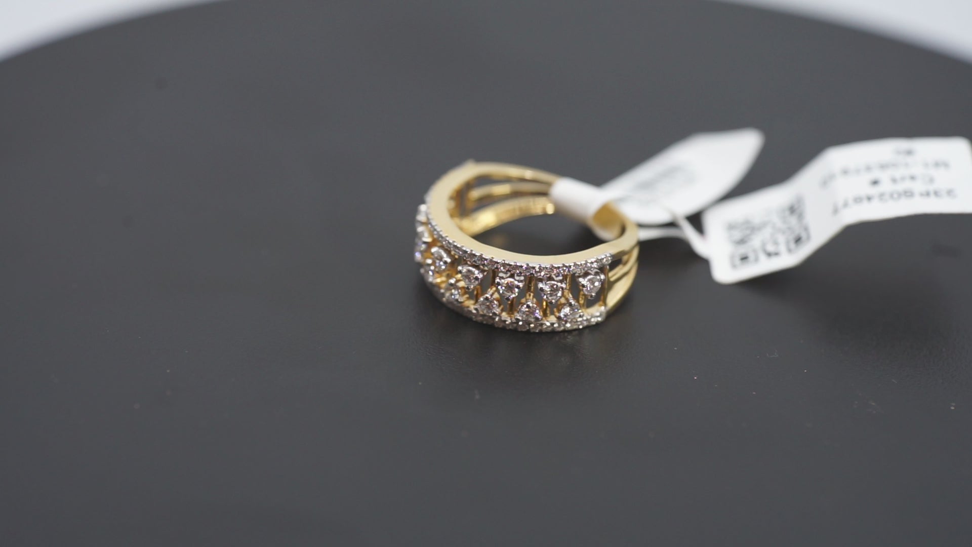 Golden Charm Ring – 18k Gold, 0.74 Carat Diamond