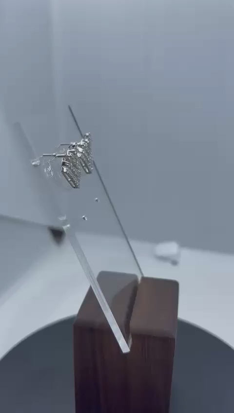 Golden Whisper Earrings – 18k Gold, 0.7 Carat Diamond