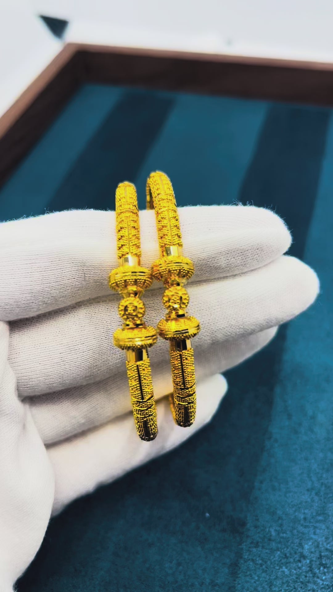 22k Gold bangal 32.41 g 2PCS