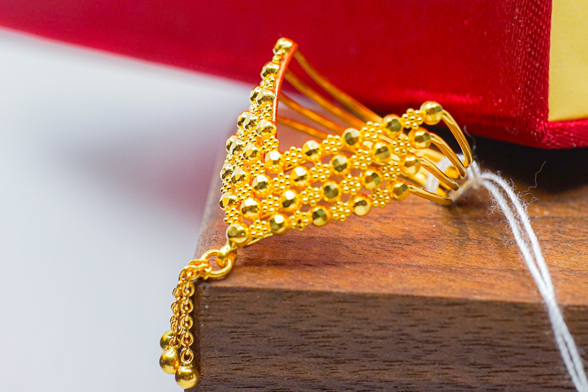 22K gold beaded cluster ring with chain drop detail (5.93g) on wooden display