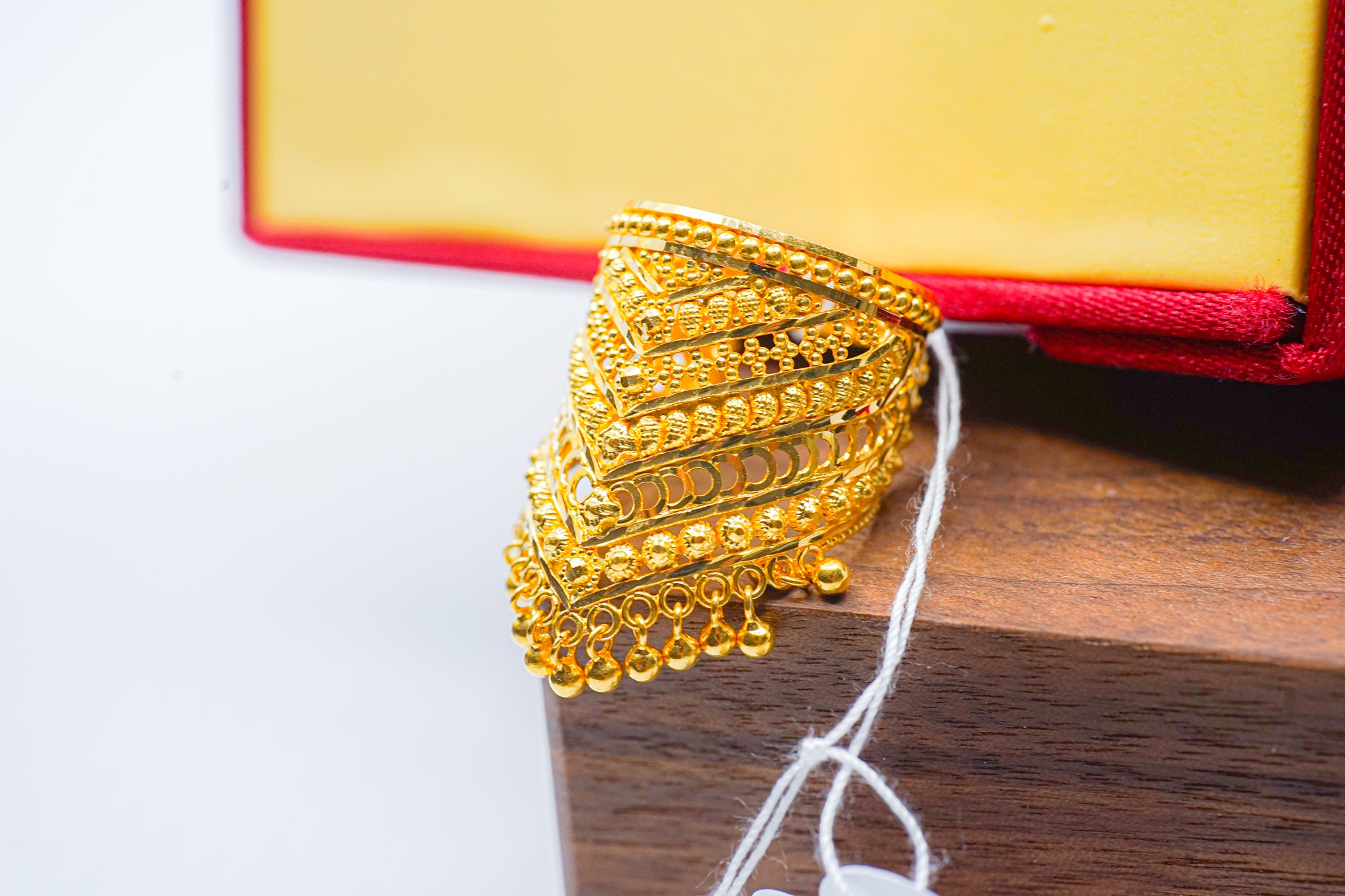 22K gold filigree statement ring for women, 9.12g