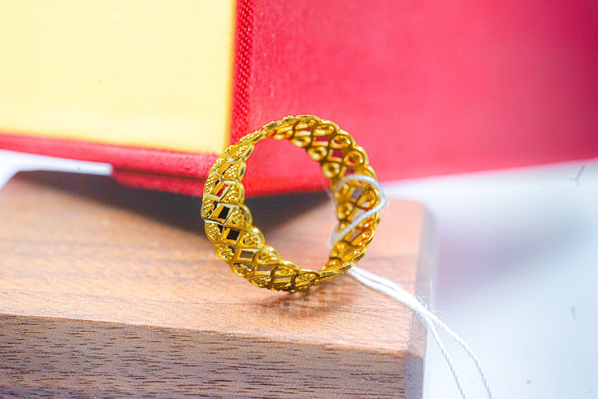 22K yellow gold floral filigree ring front view”