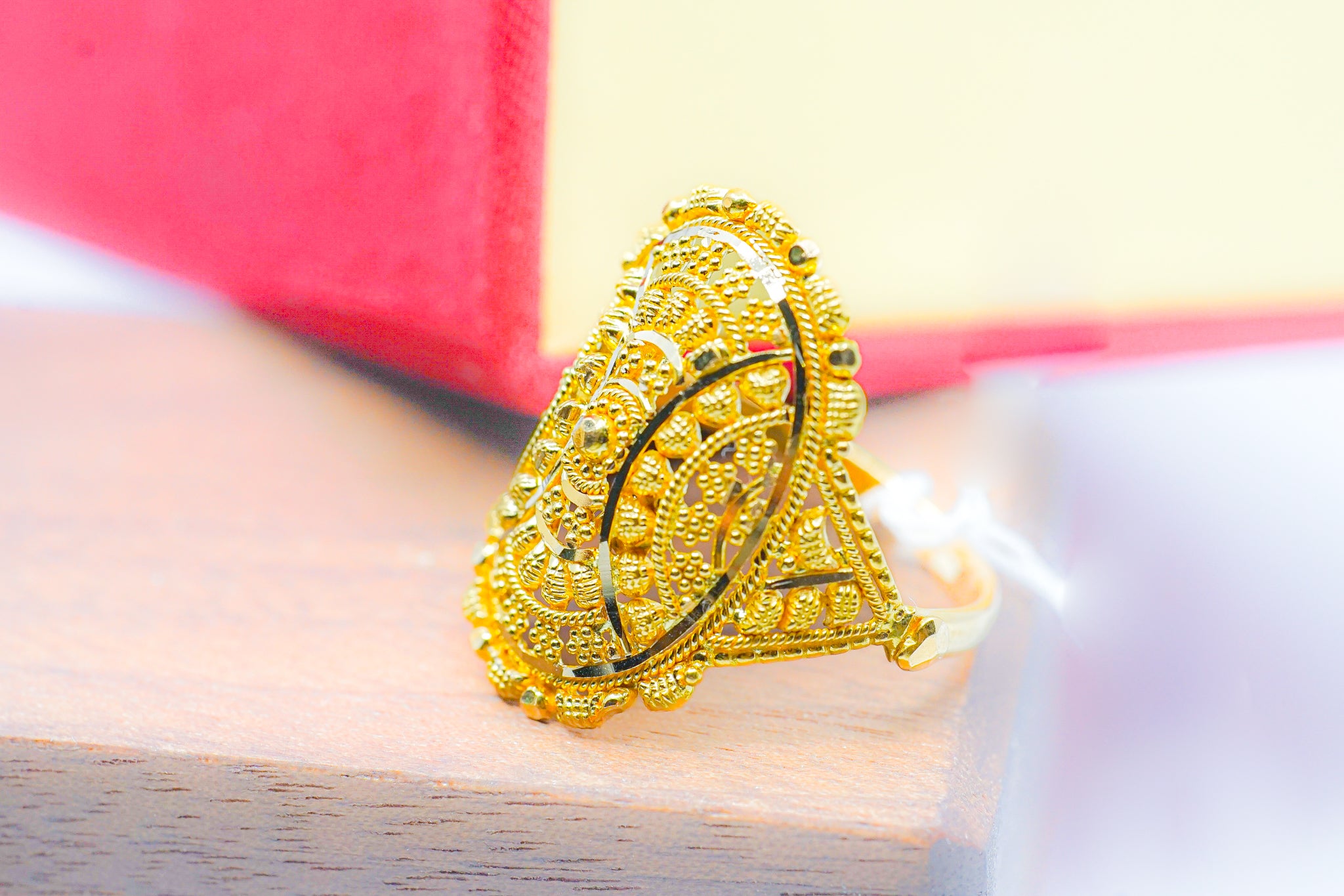 22K gold oval filigree statement ring for women, 4.05g
