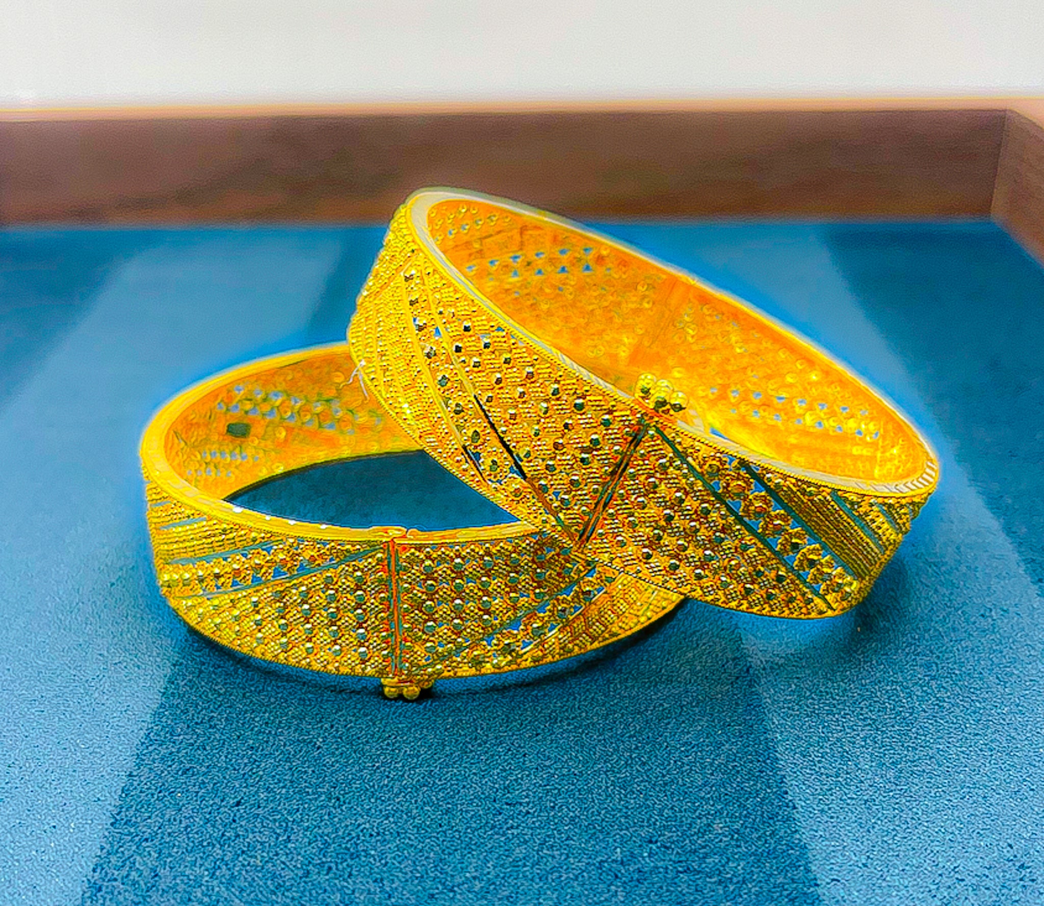 22K yellow gold bangle set (2 PCS) wide textured bangles with engraved diagonal pattern