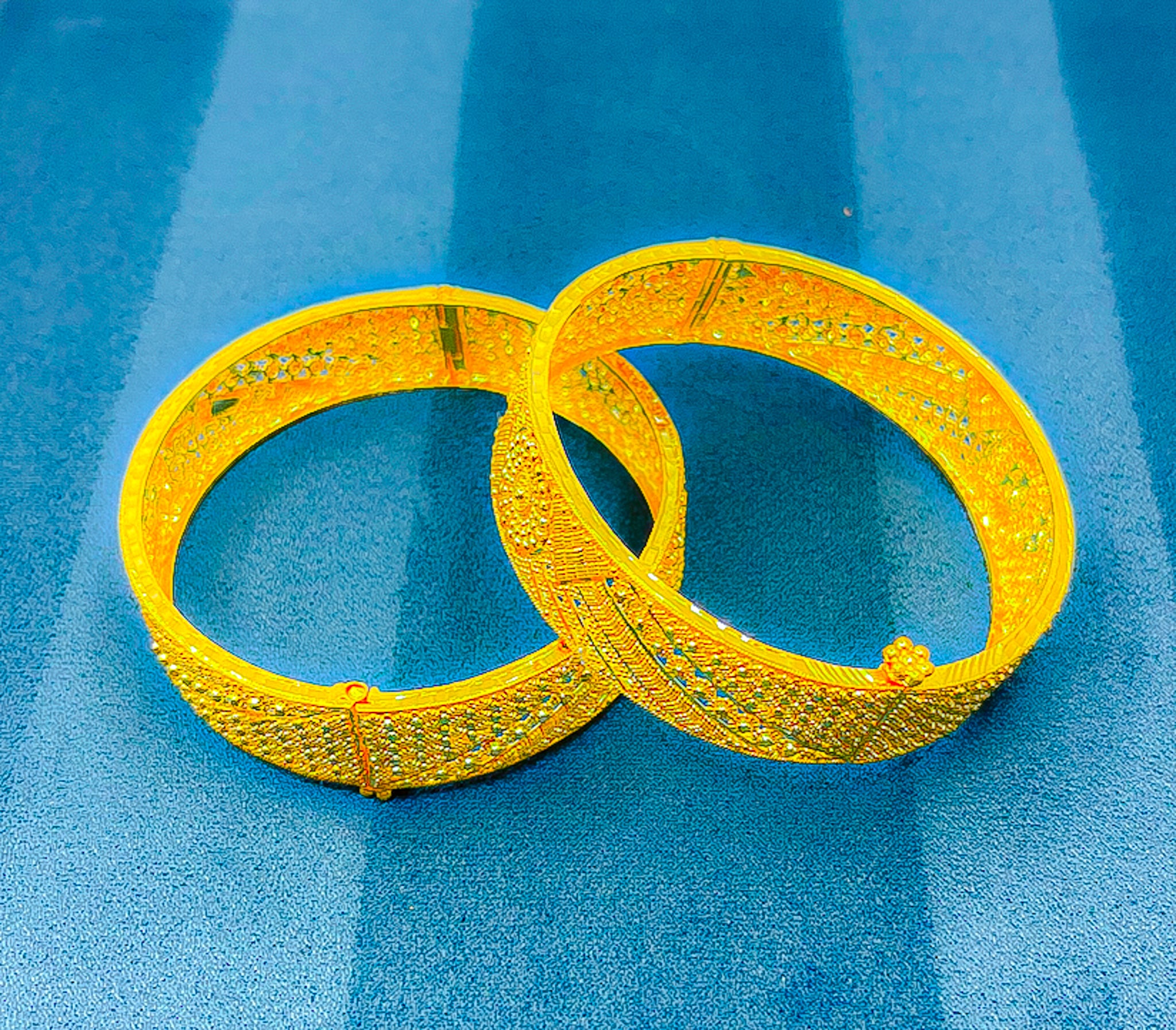 22K yellow gold bangle set (2 PCS) wide textured bangles with engraved diagonal pattern