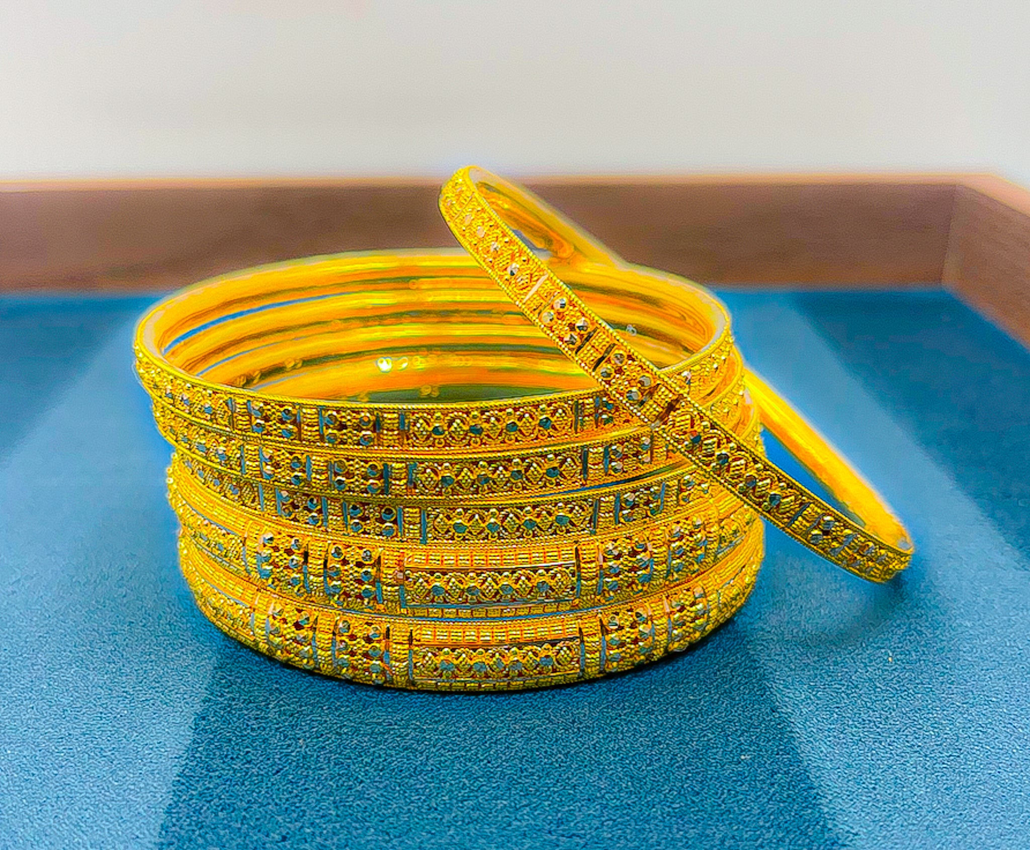 22K yellow gold bangle set (6 PCS) 85.74g slim stackable bangles with engraved patterned design