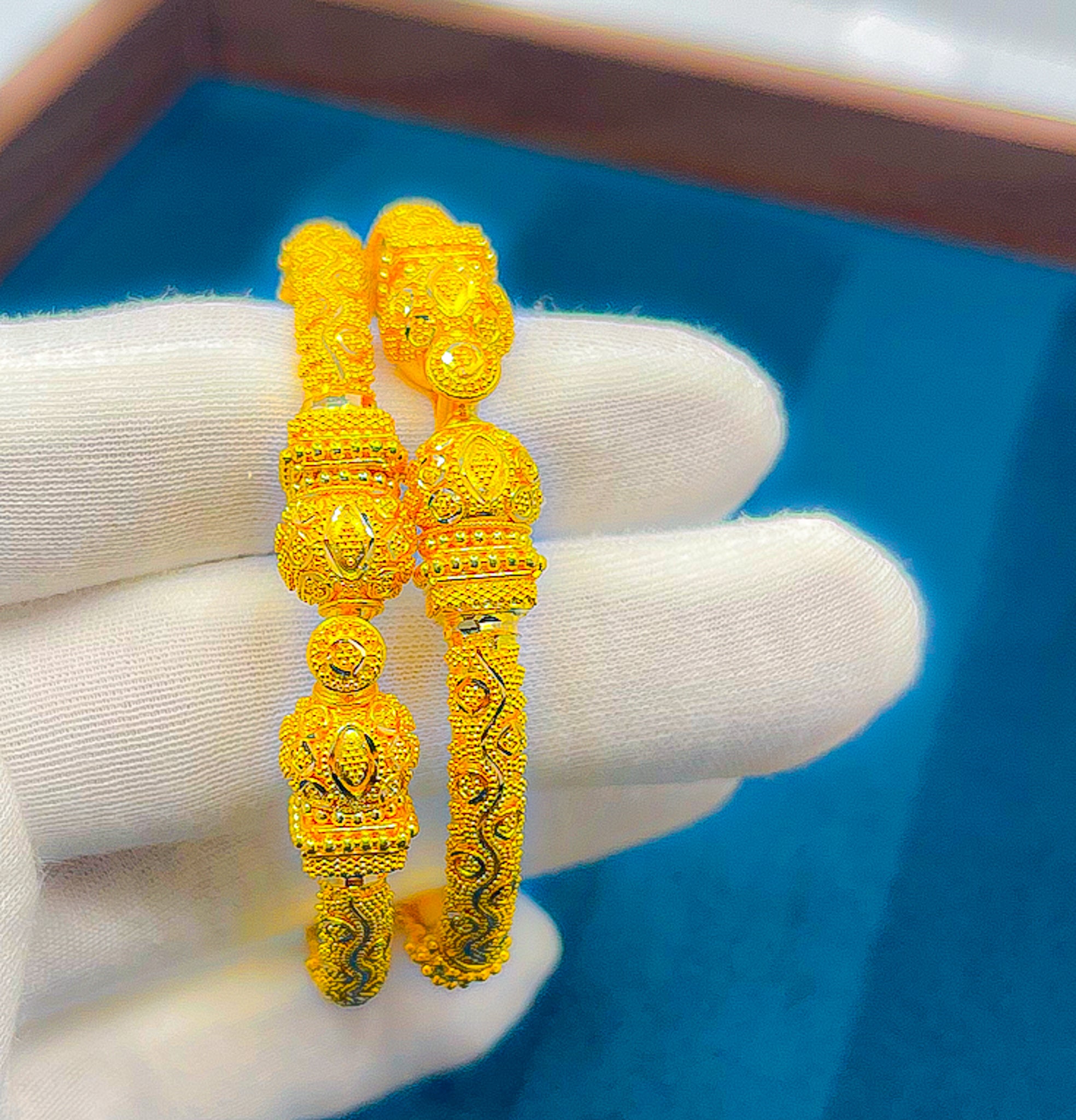 Pair of 22K yellow gold bangles with decorative raised bead detailing