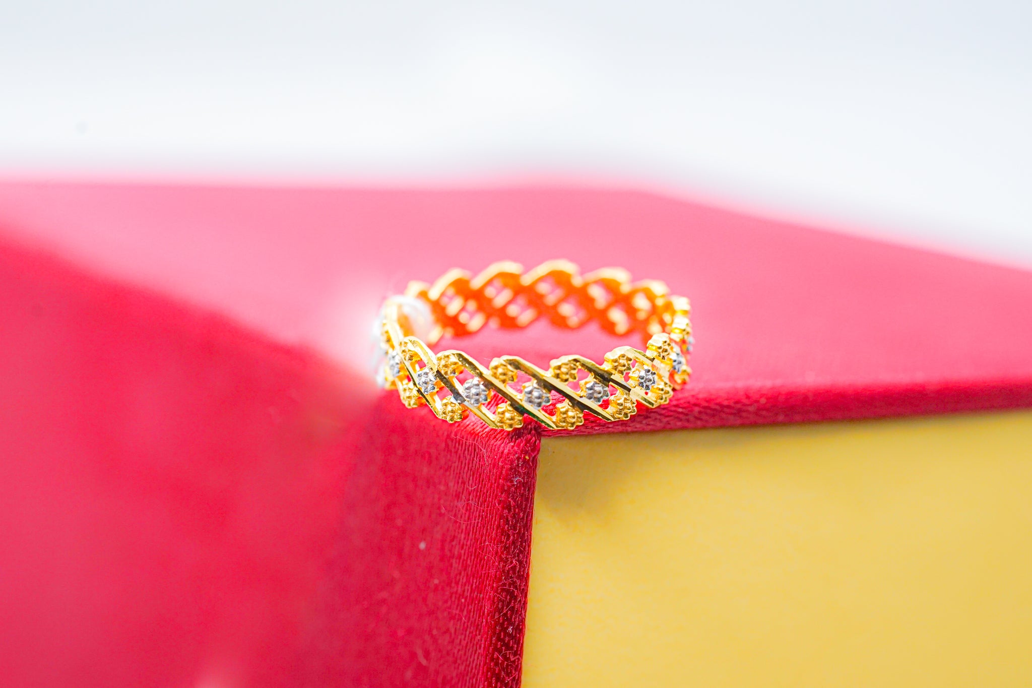 22K gold chain ring with zirconia stones, 2.74 grams eternity wedding band