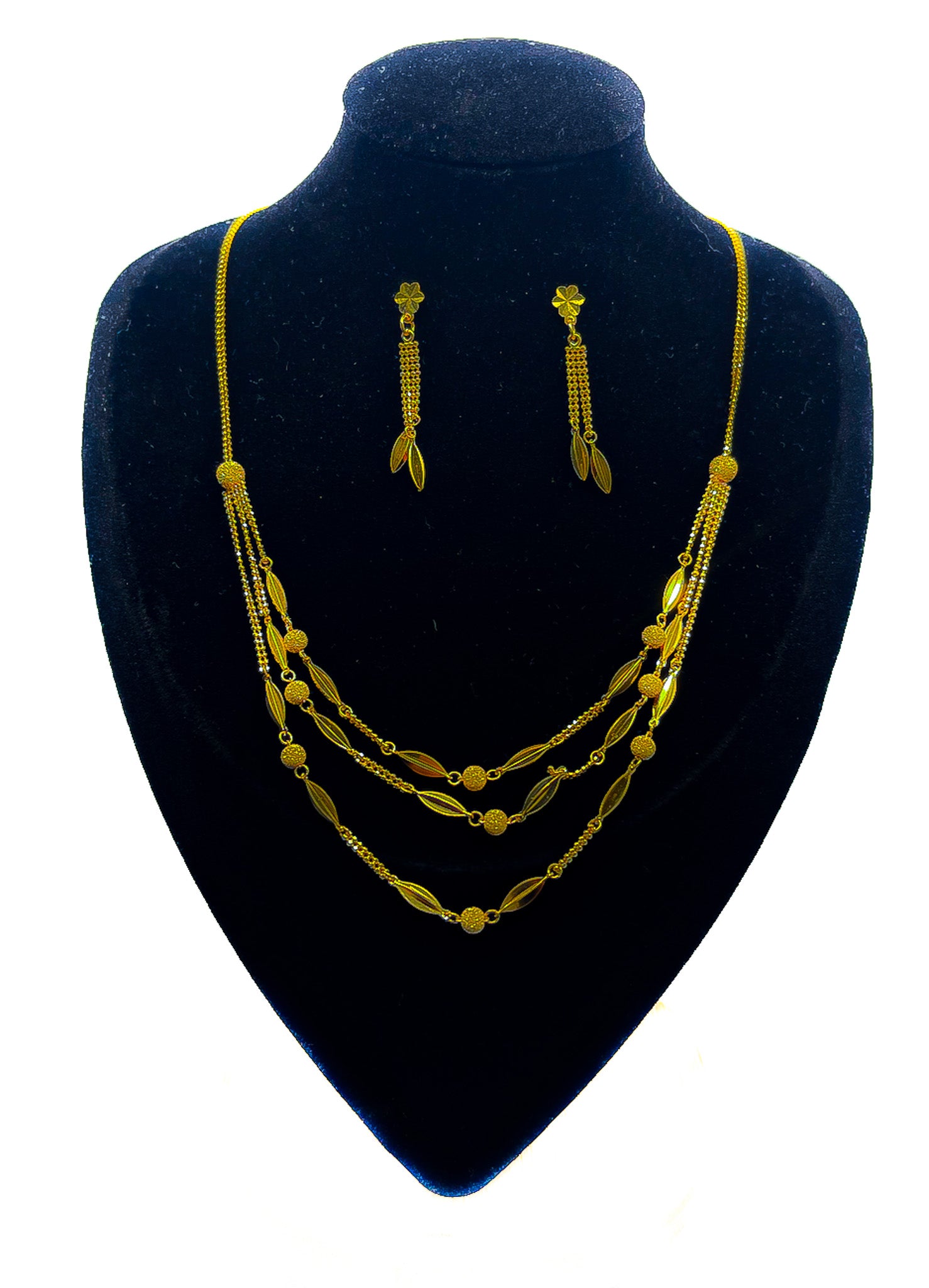22k gold necklace and earrings set 13.92g on black velvet mannequin bust