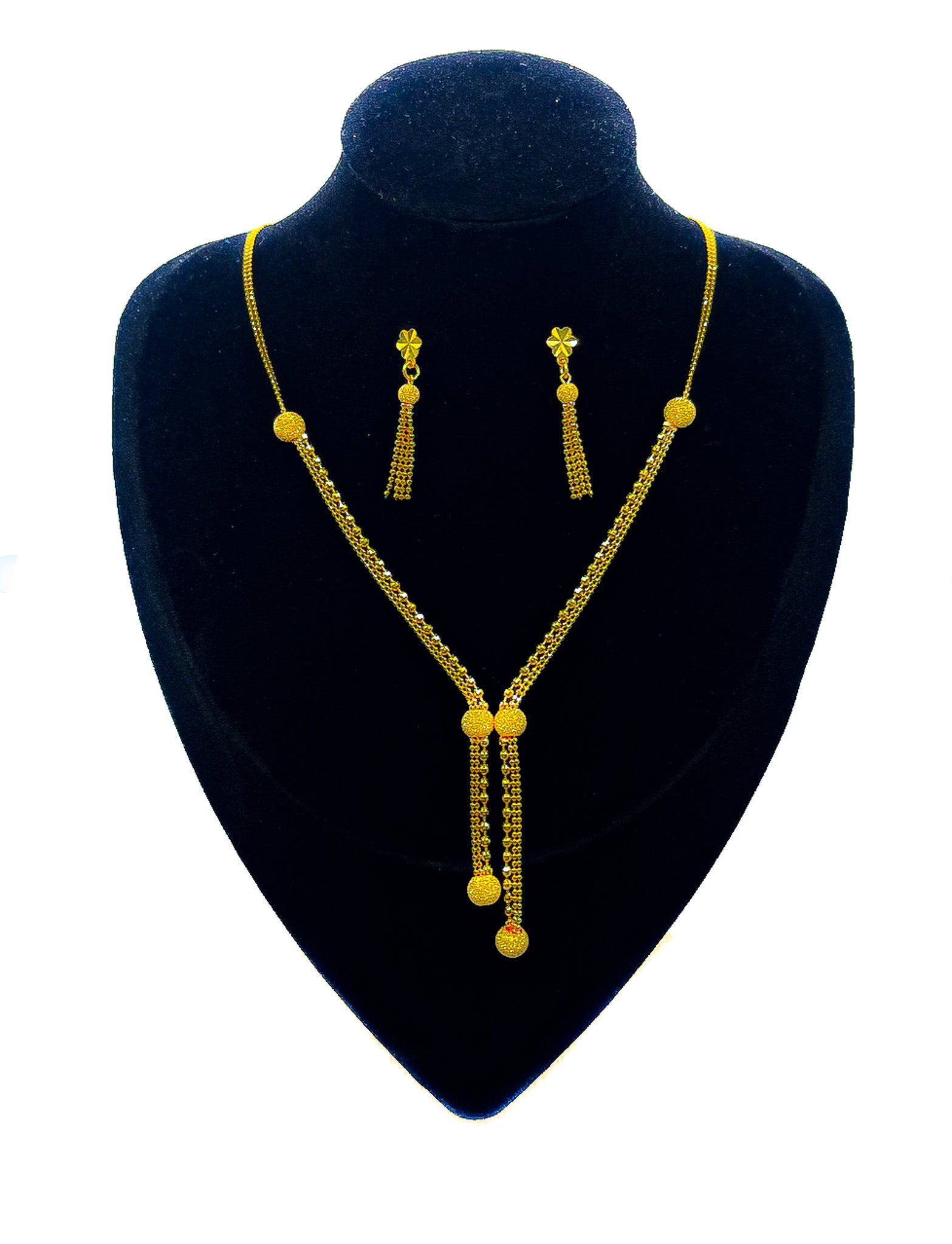22K yellow gold necklace and matching drop earrings set 15.39g on display bust