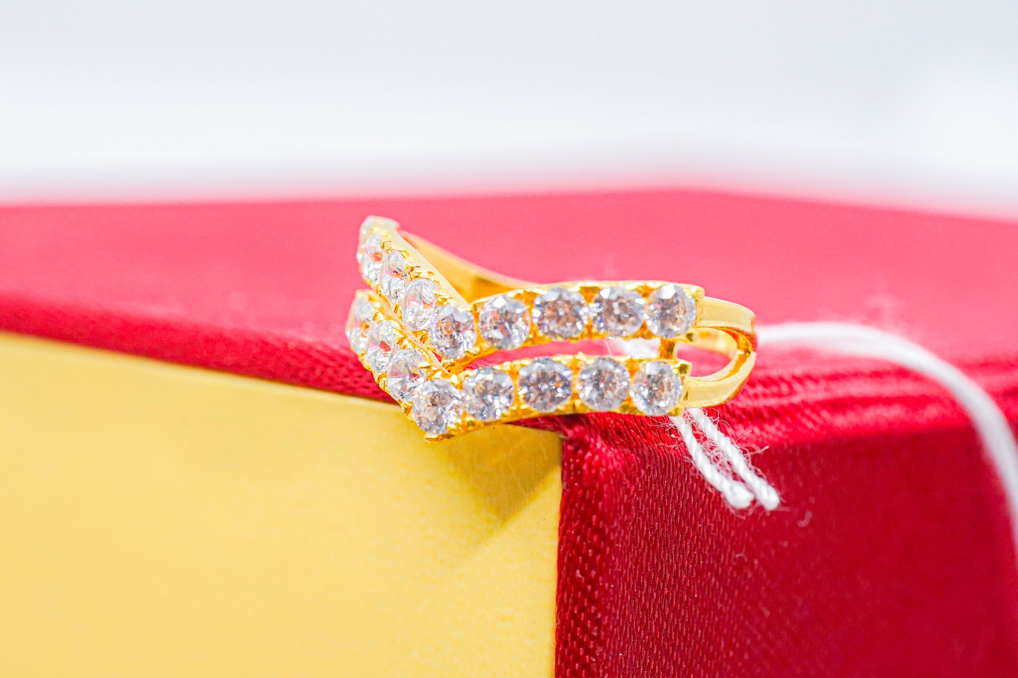 2k gold zirconia crossover ring 2.97 gram front view on red jewelry box