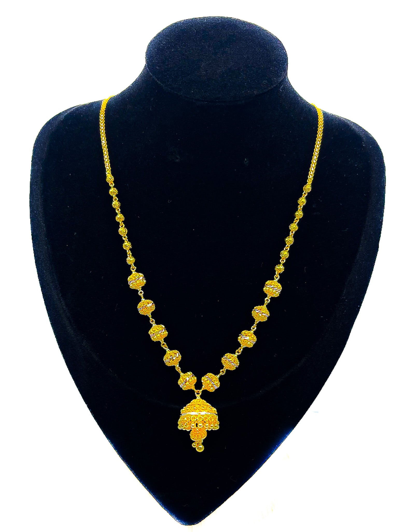 22K yellow gold pendant necklace 21.30 g displayed on a black velvet bust