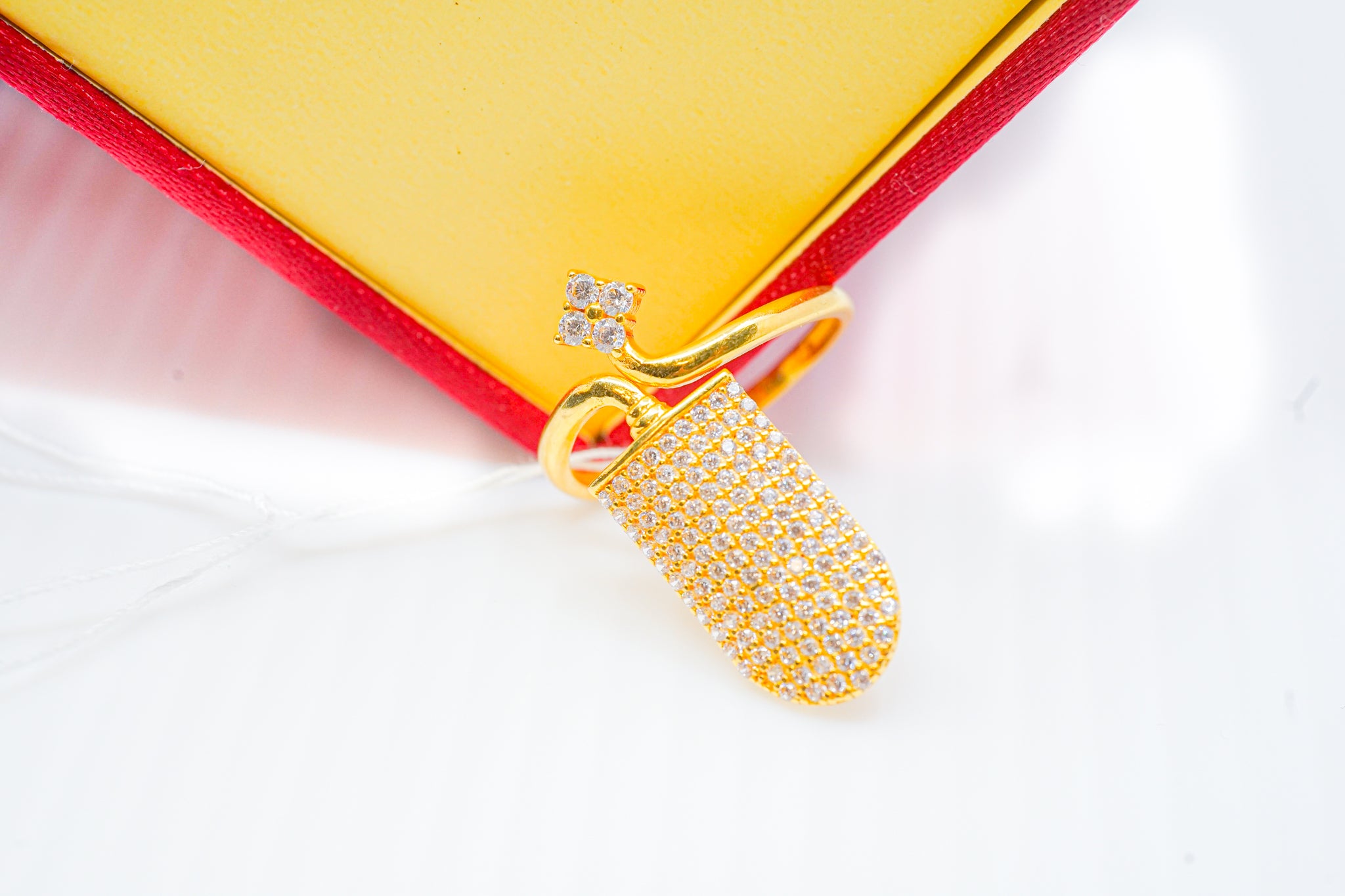 22k gold cocktail ring 4.00g with dangling pavé-style charm on a white background