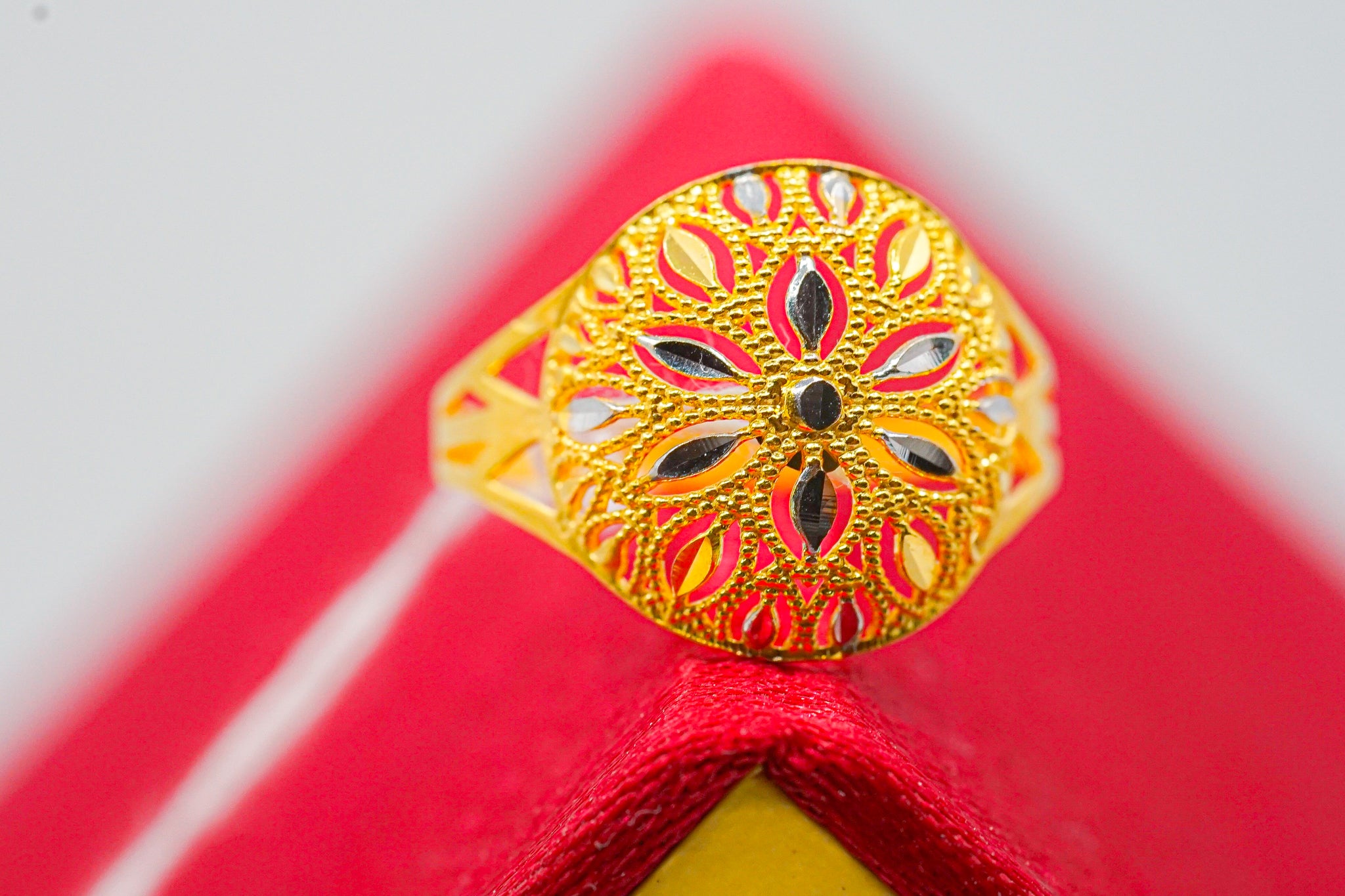 22k gold floral filigree ring showing the band and raised top design