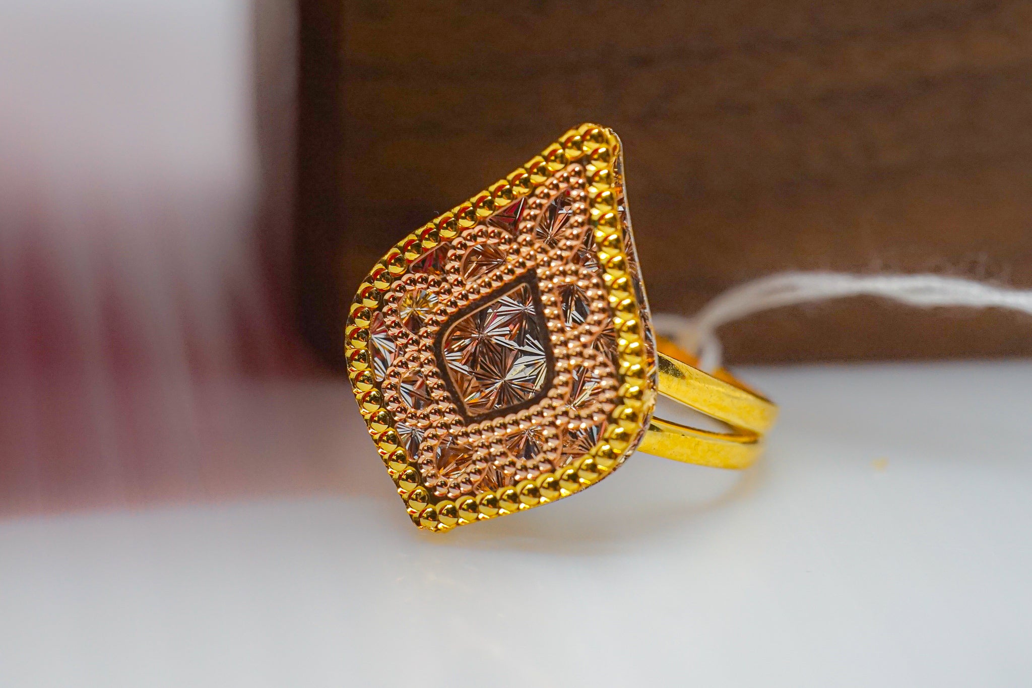 22k gold teardrop statement ring with two-tone detailing and geometric texture, 3.64g.