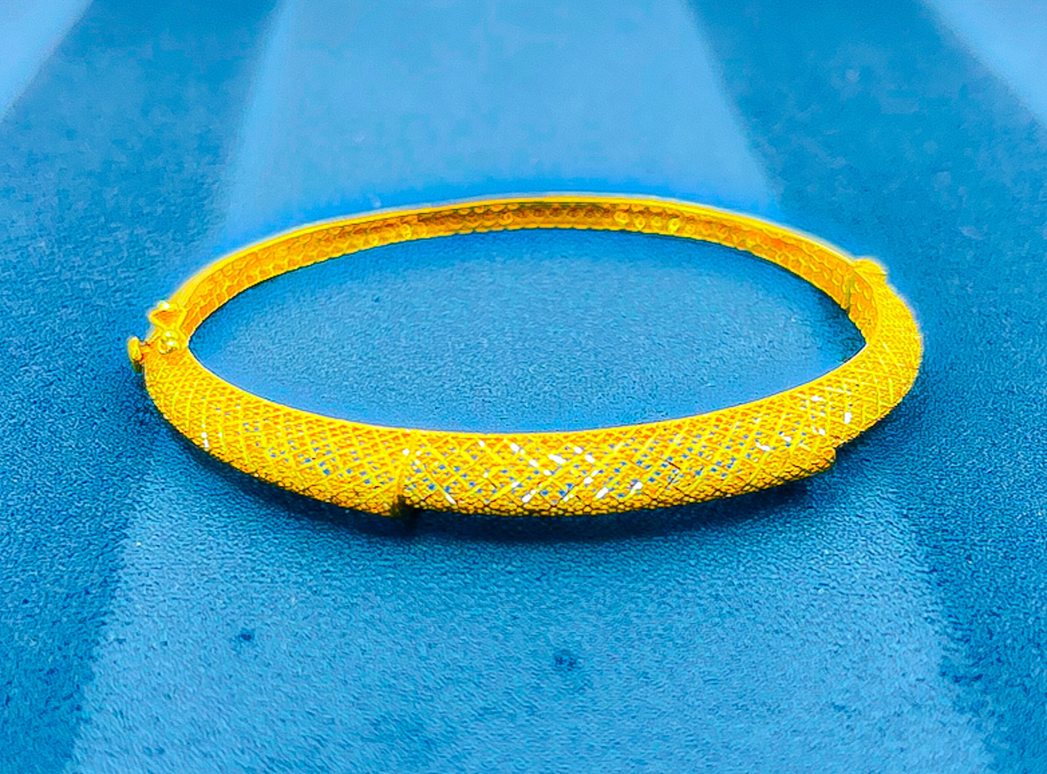 22k yellow gold textured bangle bracelet showing lattice-style pattern