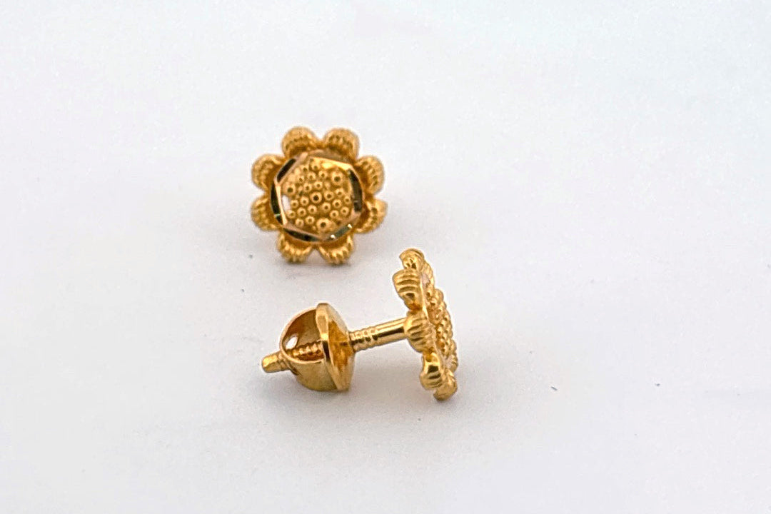 22k Flower studs wt. 1.51