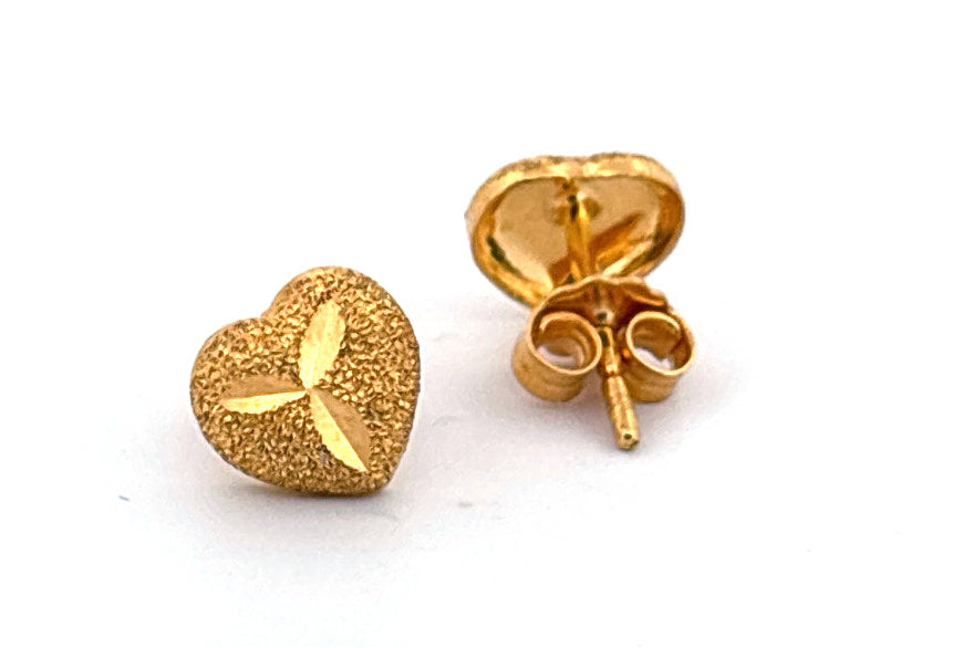 22k heart studs wt 2.12g