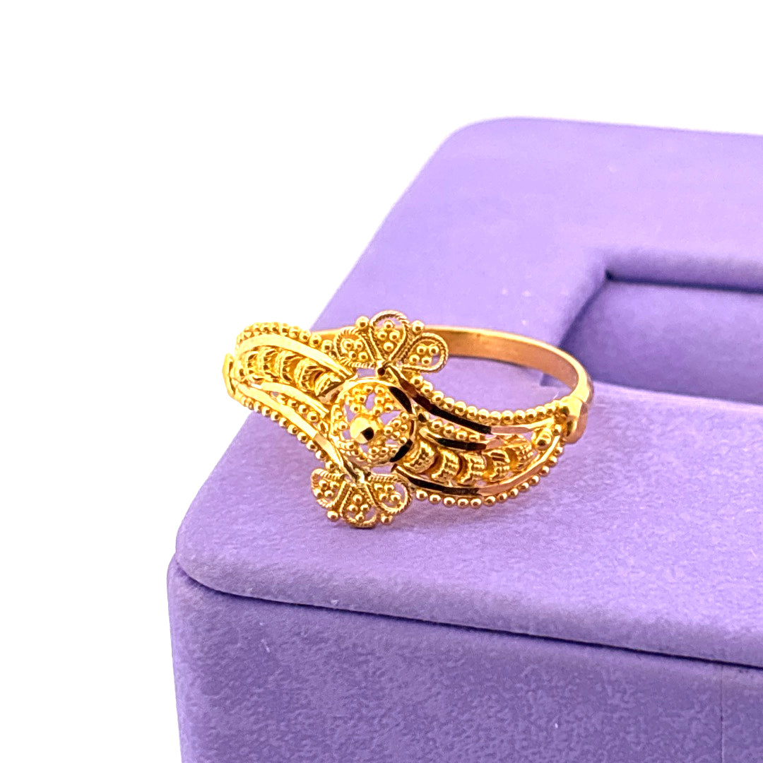 22k gold ring wt 2.07
