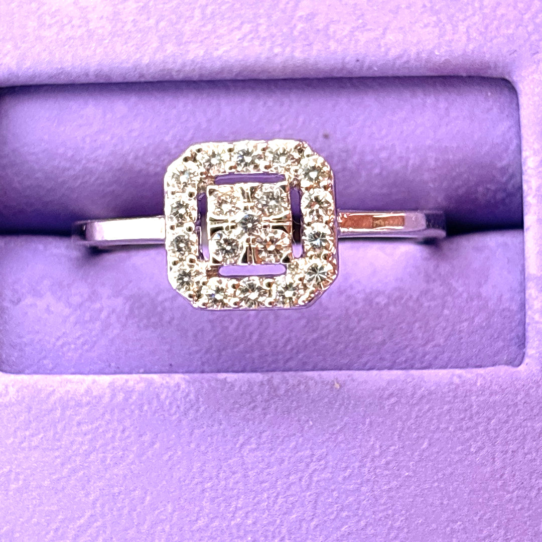 Diamond ring  wt 2.20g ct 0.37