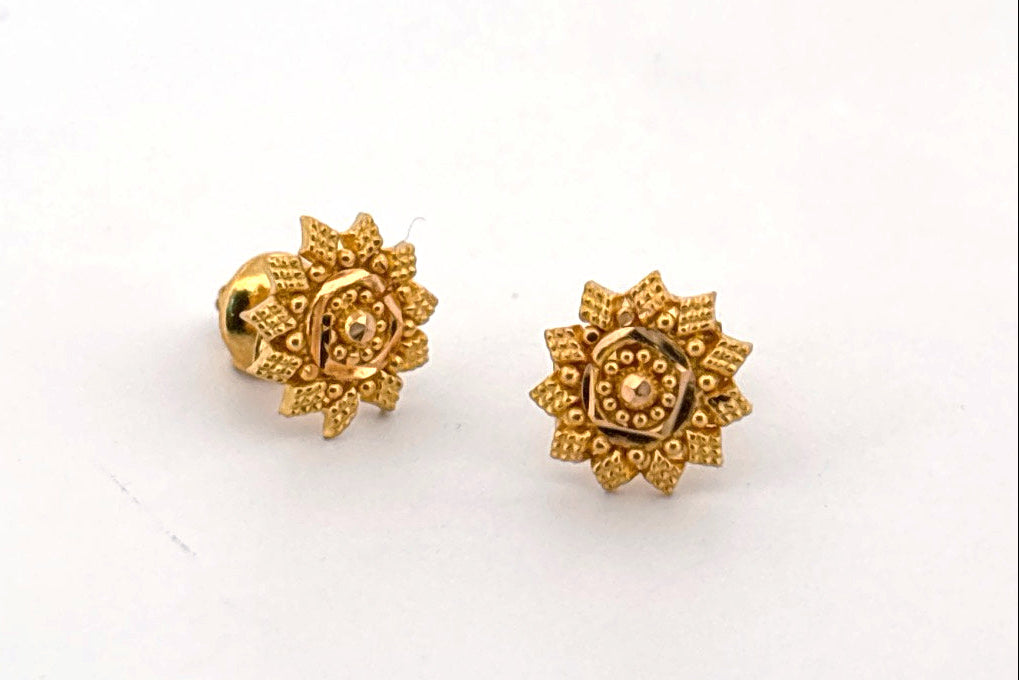 22K Gold Sunflower Stud Earrings wt. 1.52g