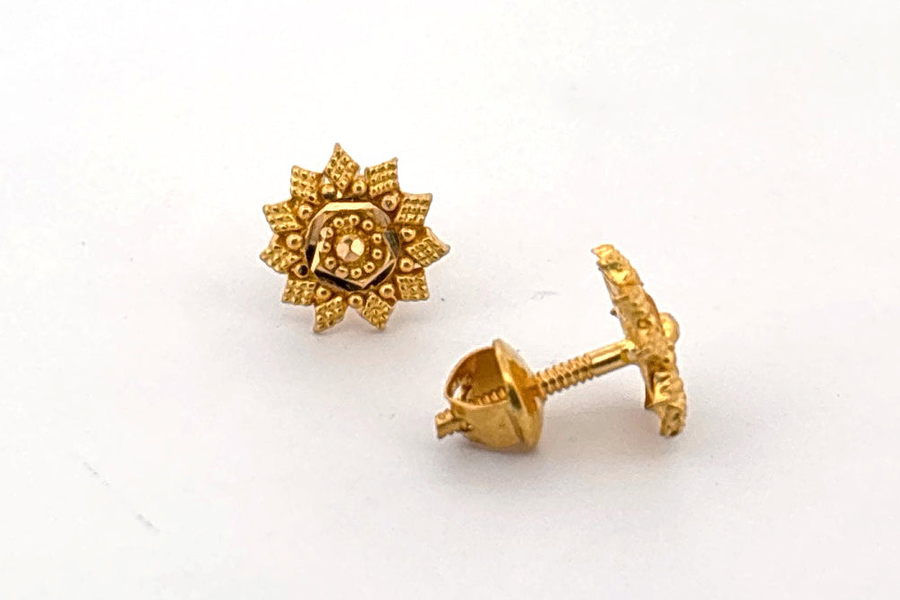 22K Gold Sunflower Stud Earrings wt. 1.52g