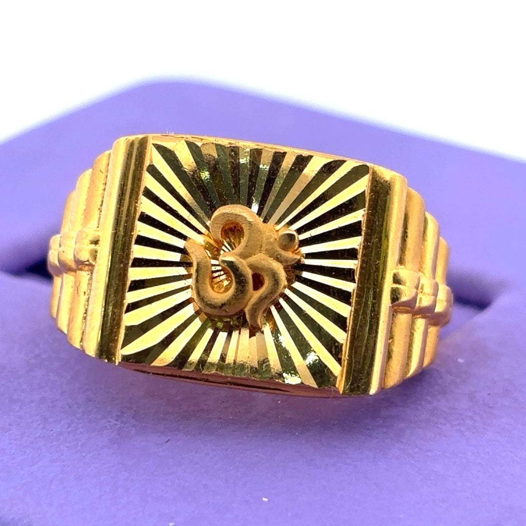 22k gold ring wt 7.42