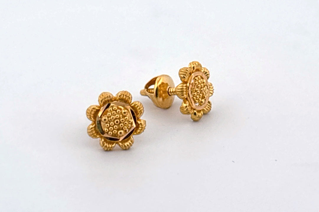 22k Flower studs wt. 1.51