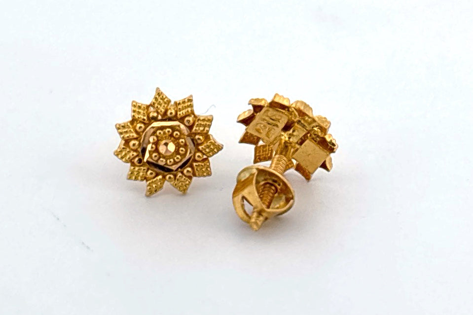 22K Gold Sunflower Stud Earrings wt. 1.52g