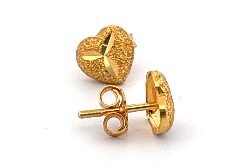 22k heart studs wt 2.12g