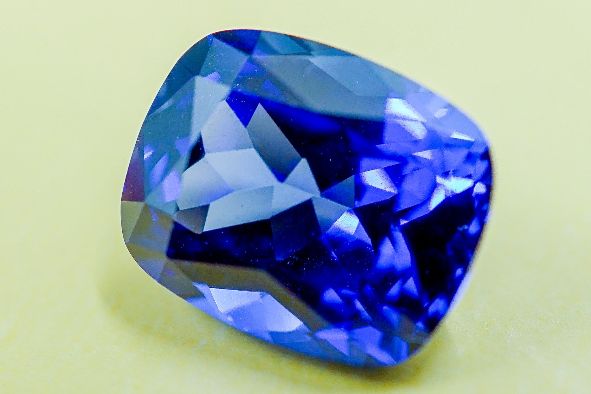Faceted cushion cut blue sapphire loose gemstone, 1.14 g
