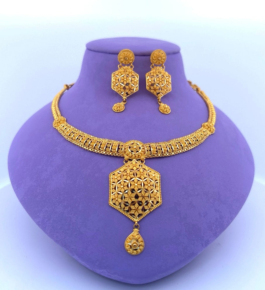 Gold necklace set wt 30