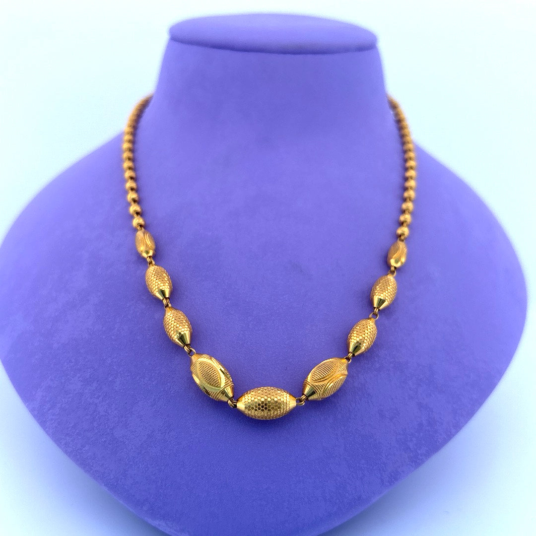 Gold chain wt 16.41