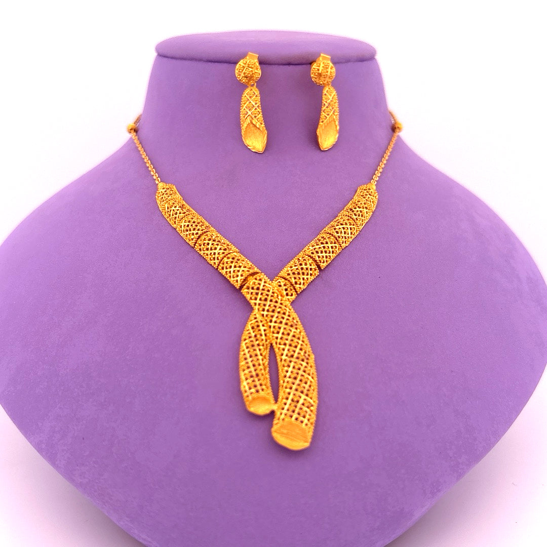 Gold chain set wt 13.8