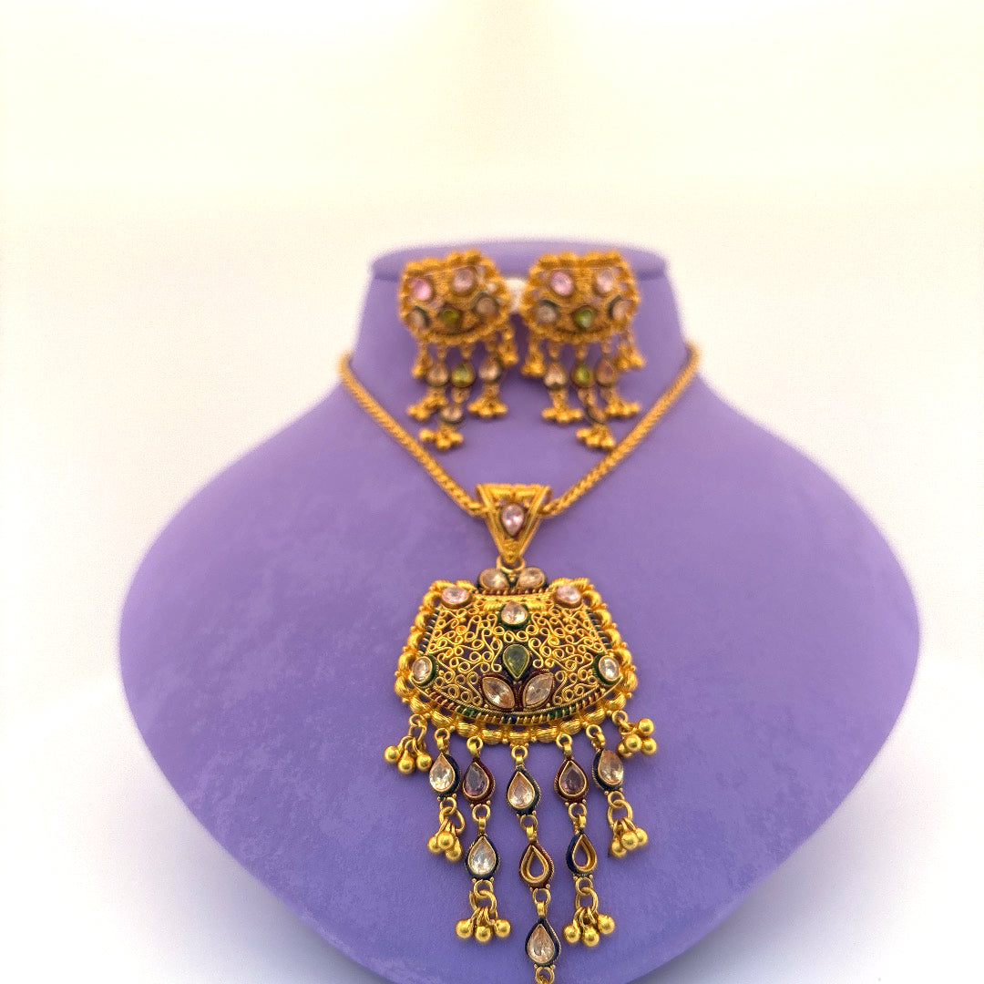 Gold Chain set wt 38.9