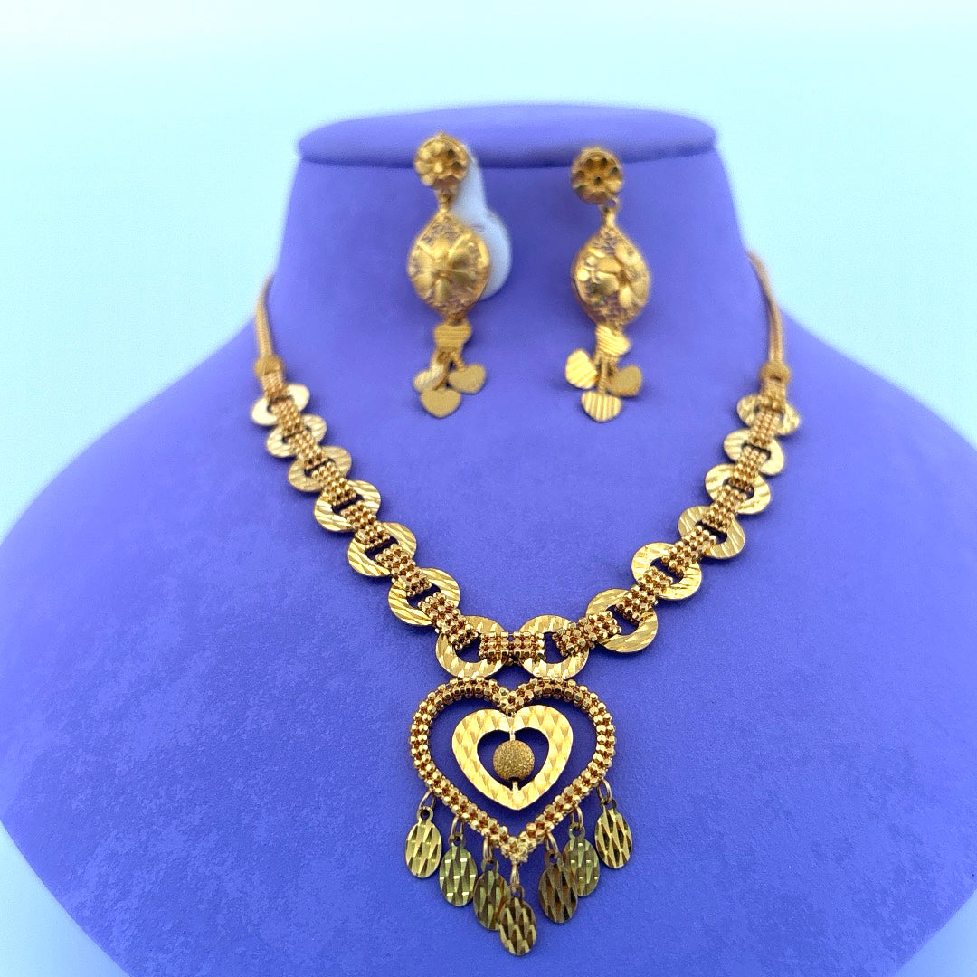 Gold chain set wt 17.6