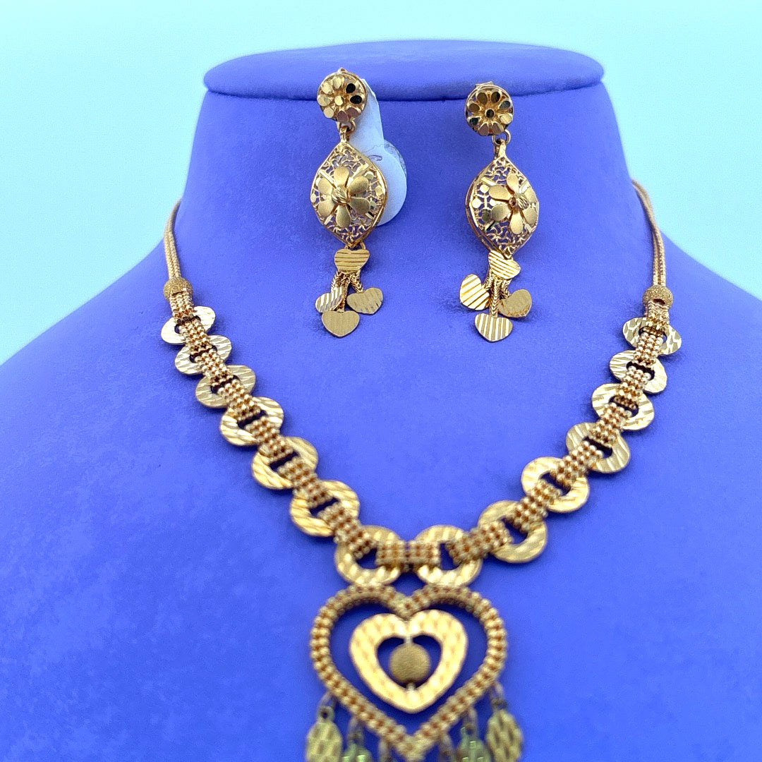 Gold chain set wt 17.6