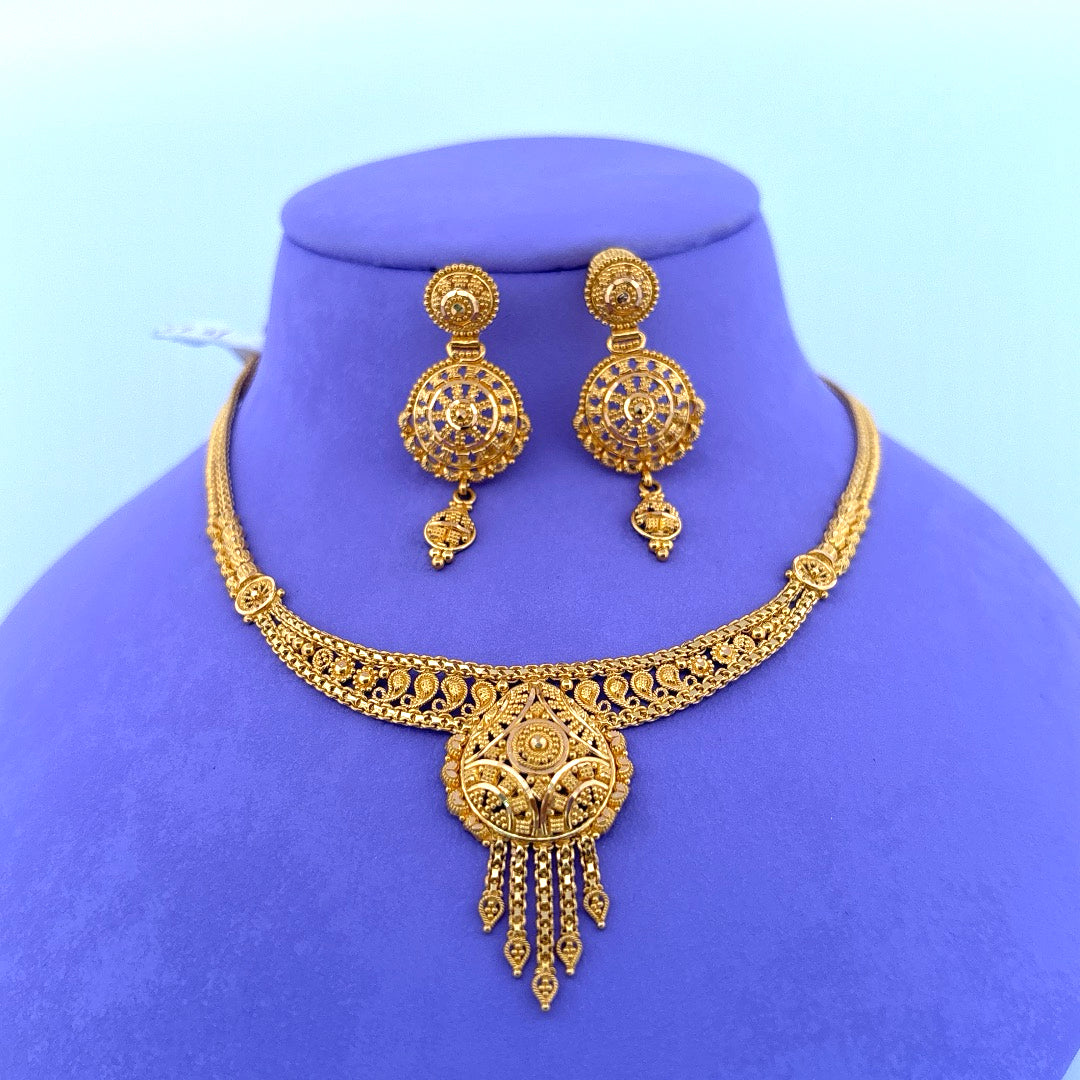 Gold chain set at 18