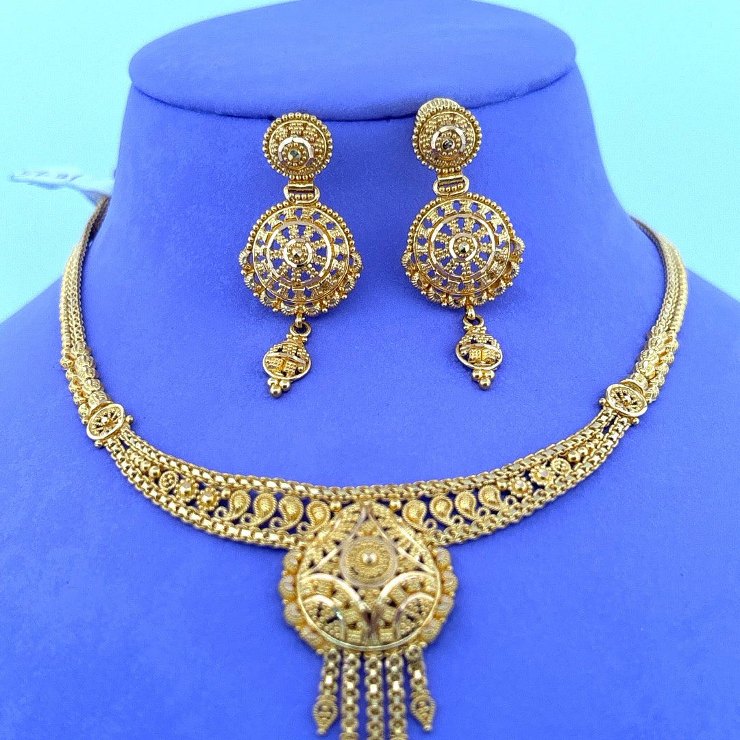 Gold chain set at 18