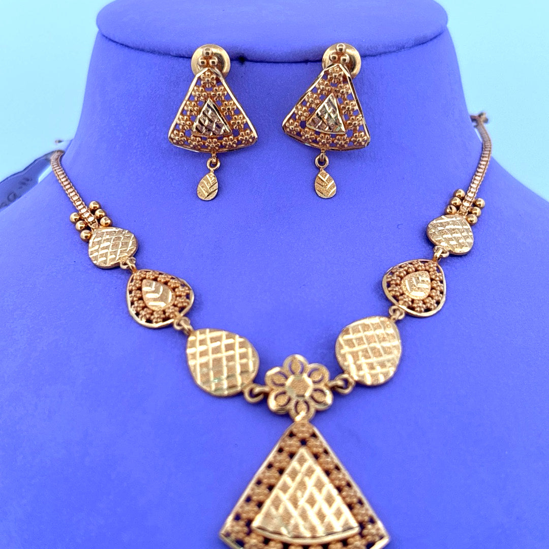 Gold necklace set wt 11.5