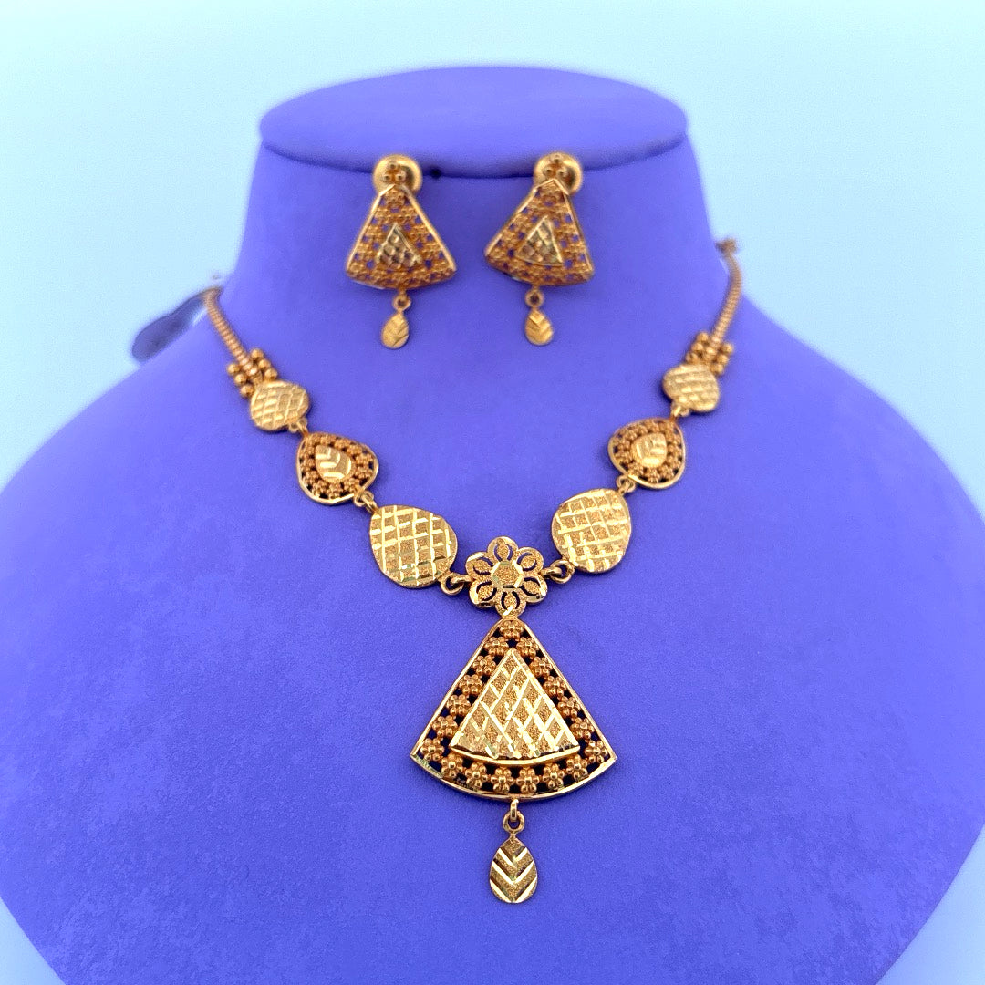 Gold necklace set wt 11.5
