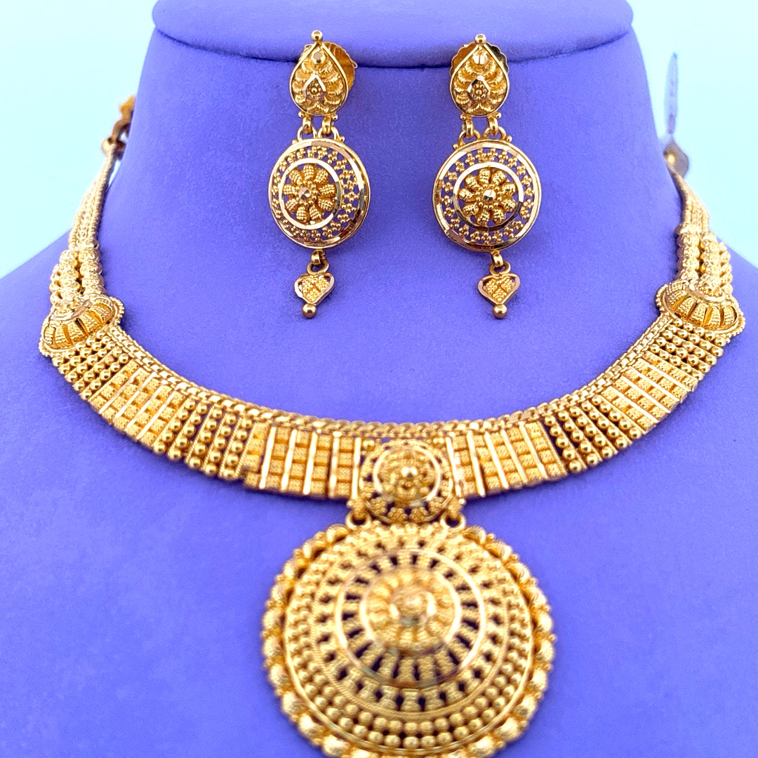 Gold necklace set wt 24.8
